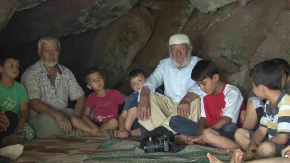 Hatay’da doğal klima özelliği olan mağara yaz aylarında ilgi görüyor