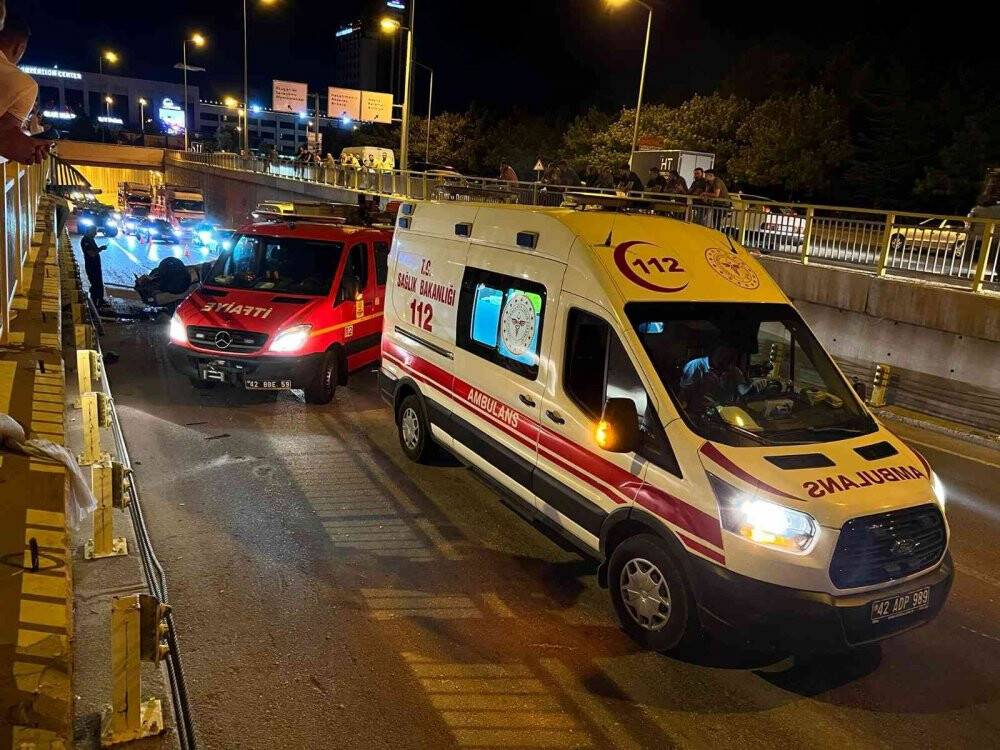 Kontrolden çıkan otomobil alt geçide düştü: 2 yaralı