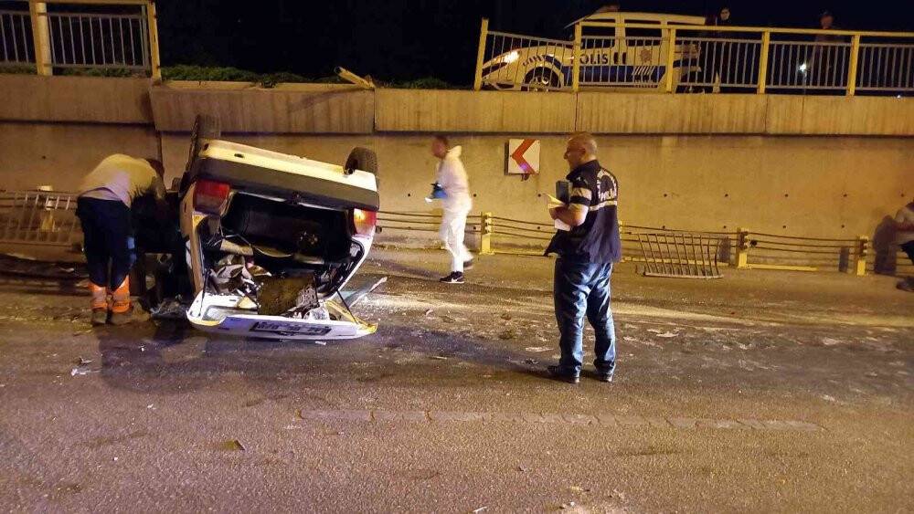 Kontrolden çıkan otomobil alt geçide düştü: 2 yaralı