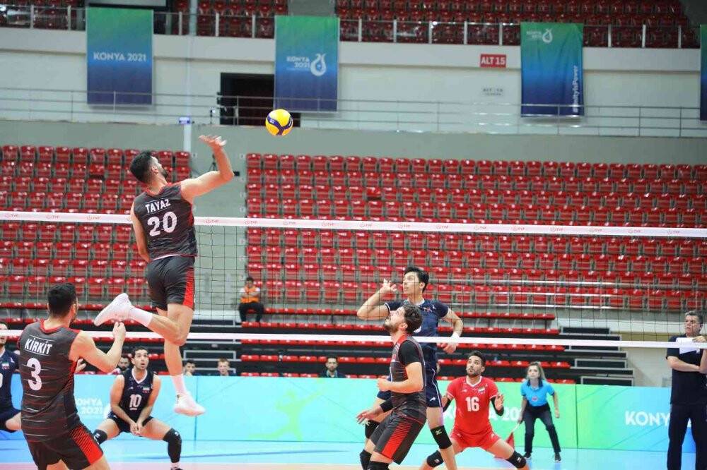 Bakan Kasapoğlu ve Başkan Altay, Voleybol Milli Takımı’nın sevincine ortak oldu