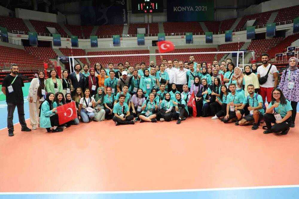 Bakan Kasapoğlu ve Başkan Altay, Voleybol Milli Takımı’nın sevincine ortak oldu