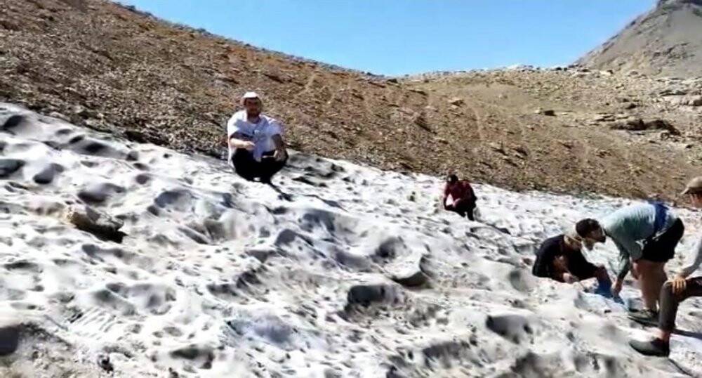 Mereto Dağı’nda kar helvası keyfi