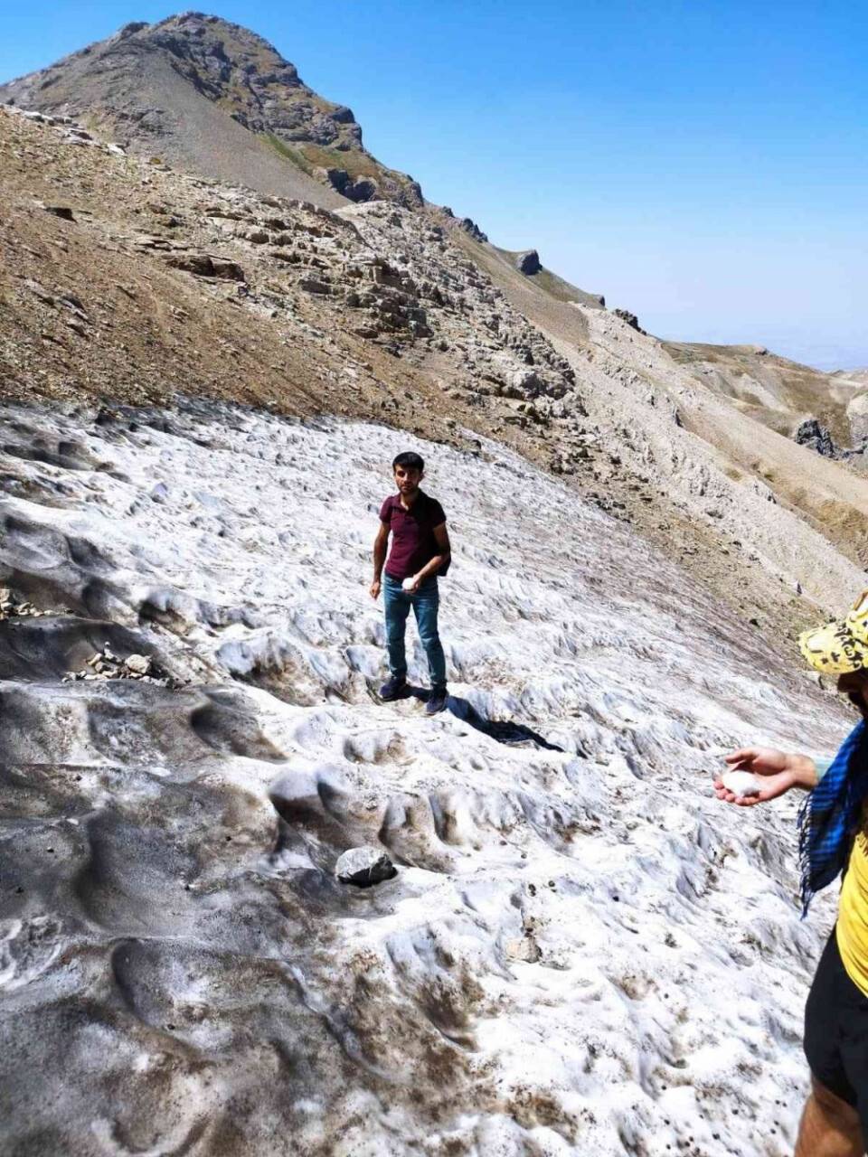 Mereto Dağı’nda kar helvası keyfi