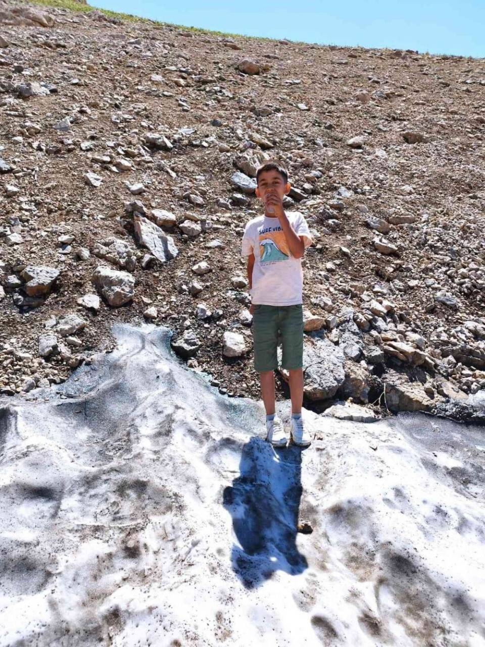 Mereto Dağı’nda kar helvası keyfi