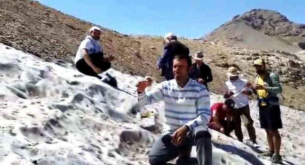 Mereto Dağı’nda kar helvası keyfi