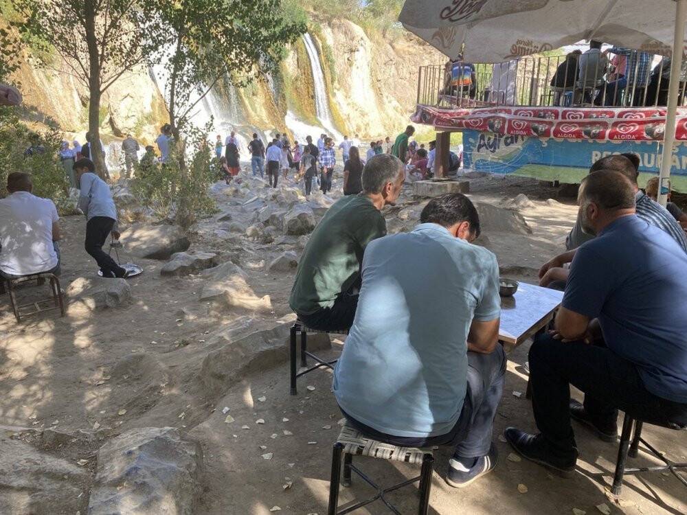 Muradiye Şelalesi’ne yoğun ilgi