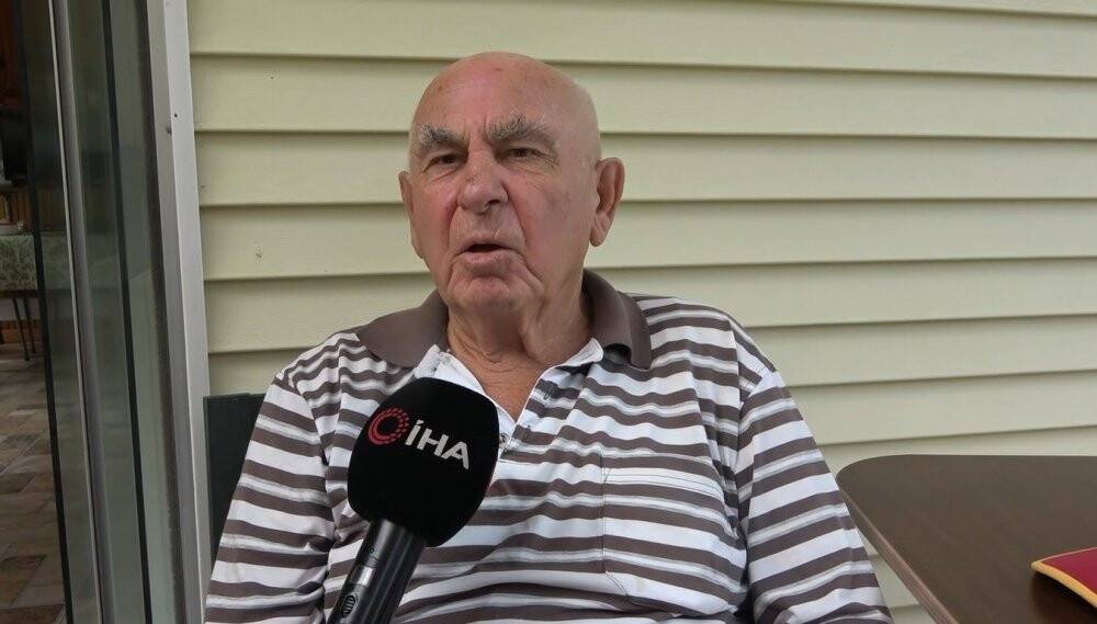 Yokuşun başındaki evine raylı sistem ile gidiyor