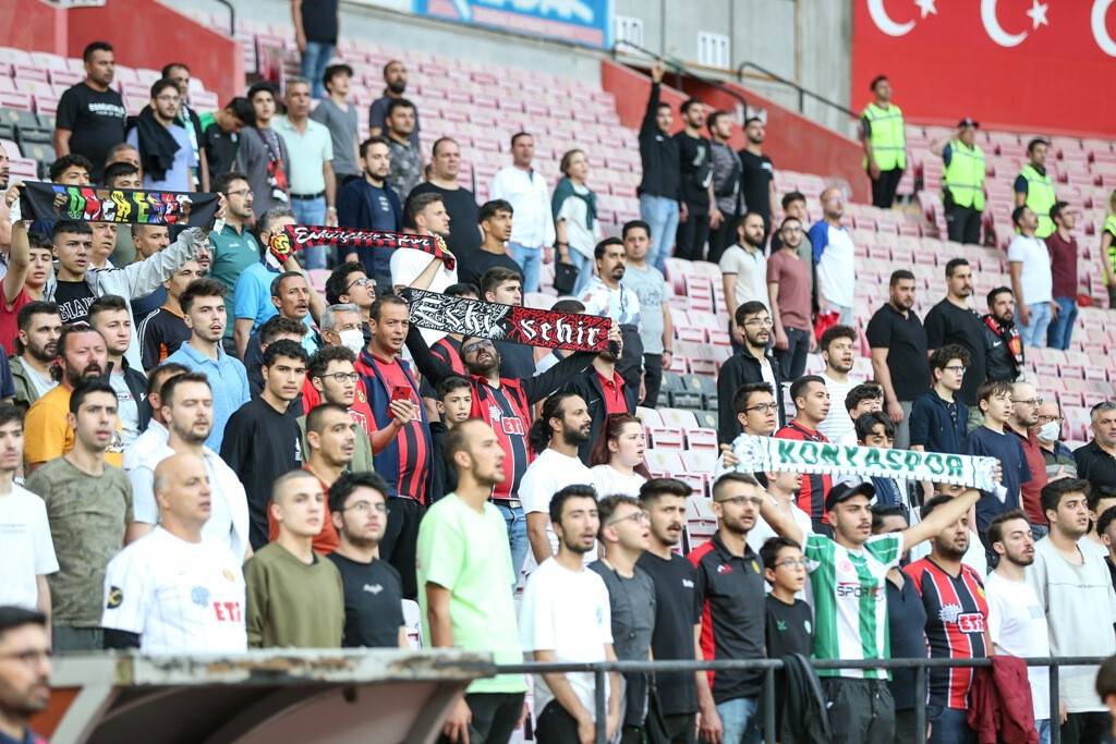 aa-20220815-28655355-28655347-arabamcom-konyaspor-medipol-basaksehir-002.jpg