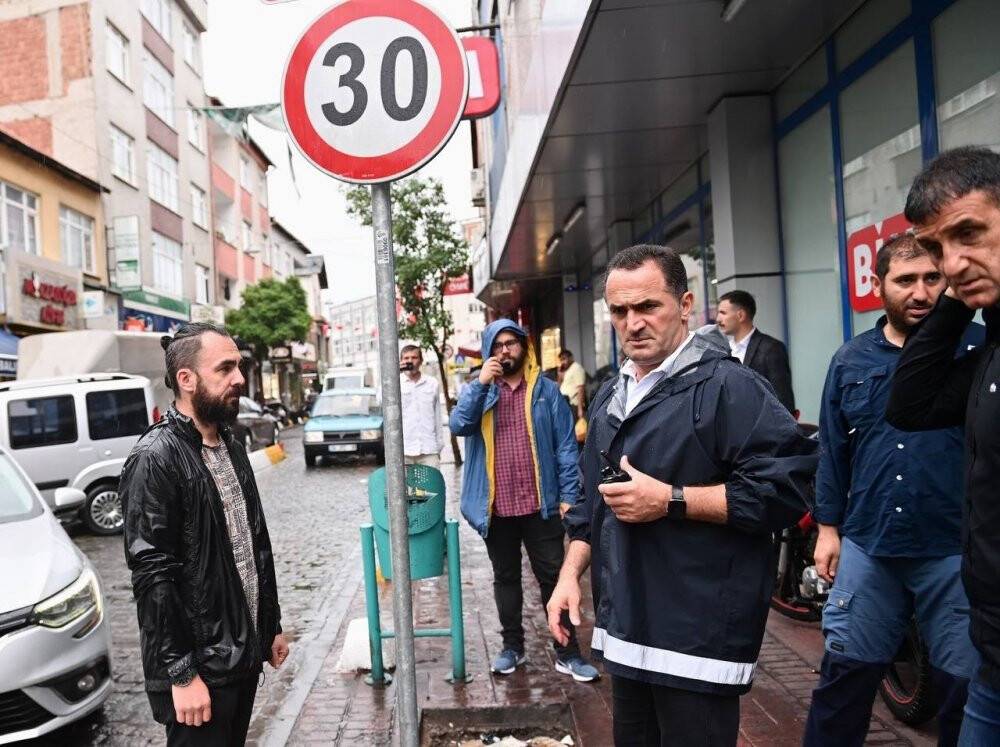 Beyoğlu’nda yağmurla mücadele için 300 kişilik ekip sahaya indi