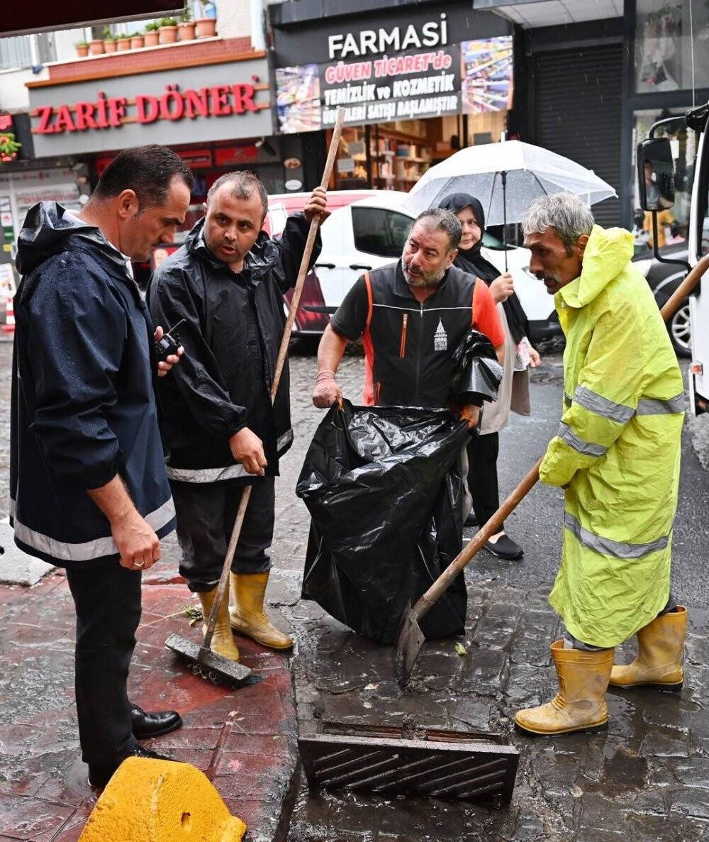 Beyoğlu’nda yağmurla mücadele için 300 kişilik ekip sahaya indi