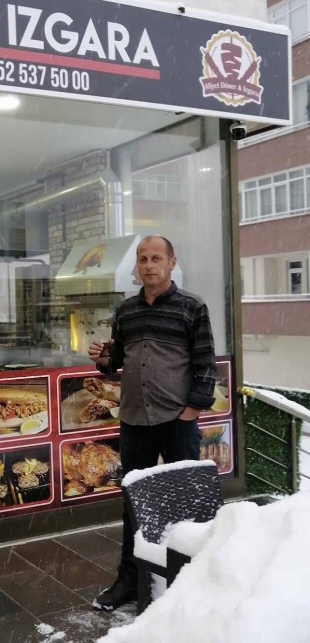 Boğulan kızını kurtardı, kendi canından oldu