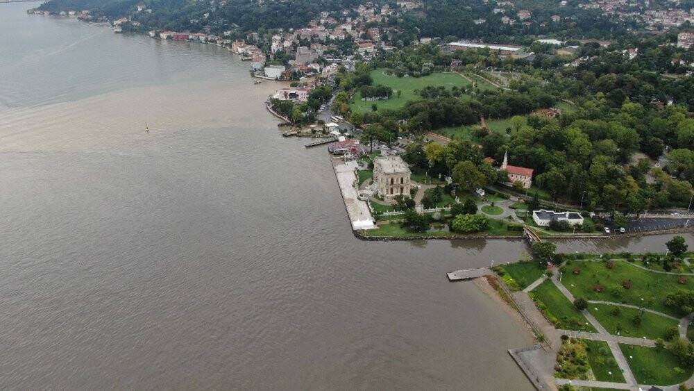 Sağanak yağış sonrası İstanbul Boğazı çamura bulandı