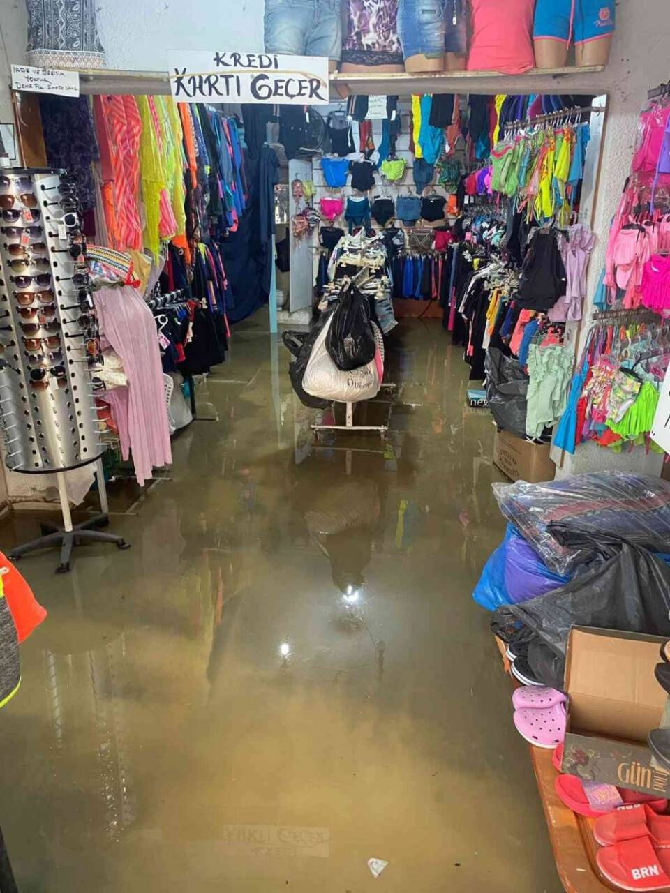 Tekirdağ’da birçok işyerini su bastı: 160 bin liralık hasar var