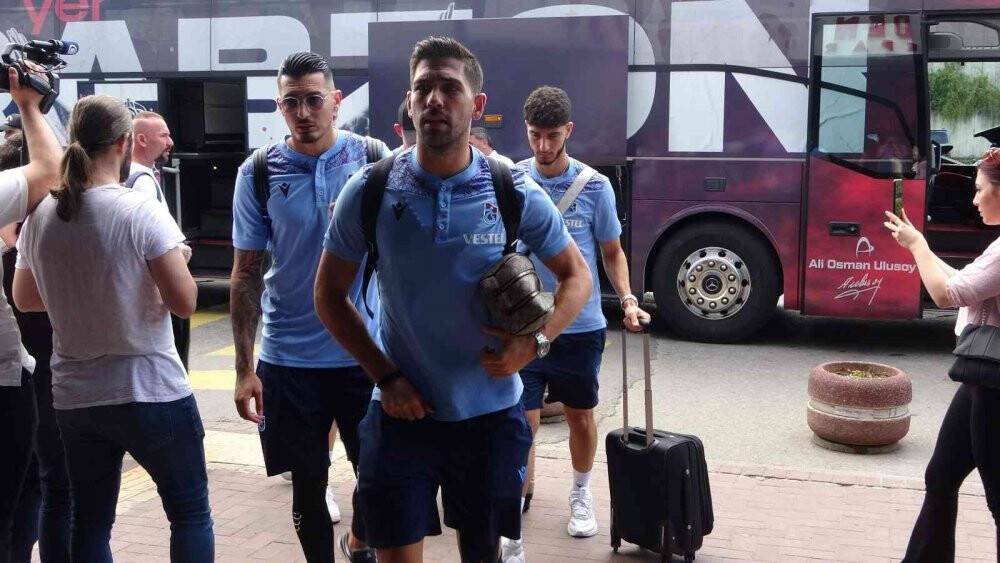 Trabzonspor, Şampiyonlar Ligi play-off maçı için Kopenhag’a gitti