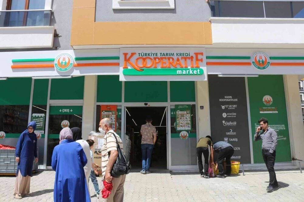 Vatandaşlar Tarım Kredi marketlerine akın etti