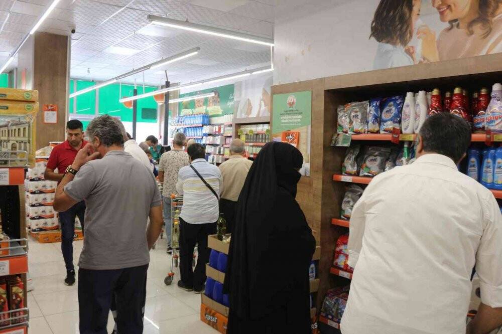 Vatandaşlar Tarım Kredi marketlerine akın etti