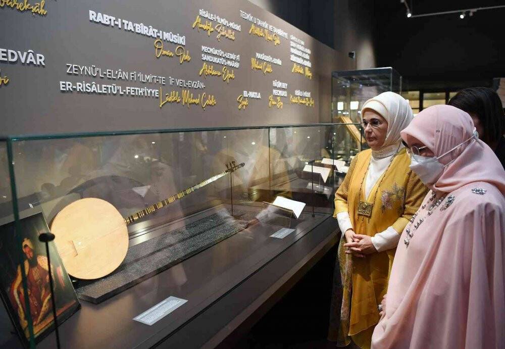 Emine Erdoğan ve Malezya Kraliçesi Azizah’tan Millet Kütüphanesi’ne ziyaret