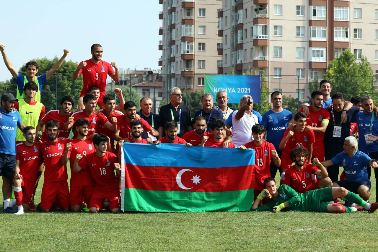 futbol-azerbaycan-takimi-oyuncularinin-galibiyet-sevinci-6.jpg