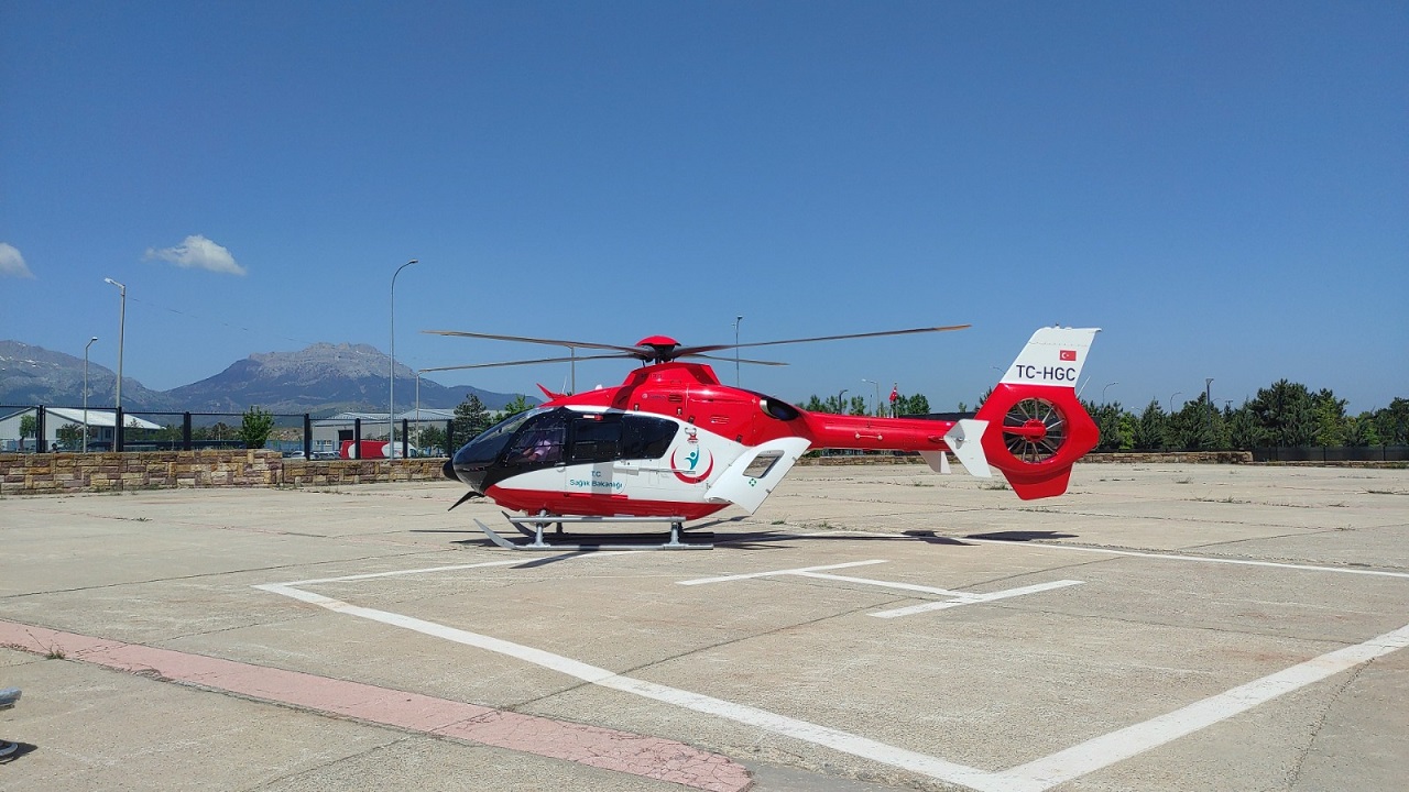 aa-20220817-28669674-28669672-ambulans-helikopter-beyin-kanamasi-geciren-hasta-icin-havalandi.jpg