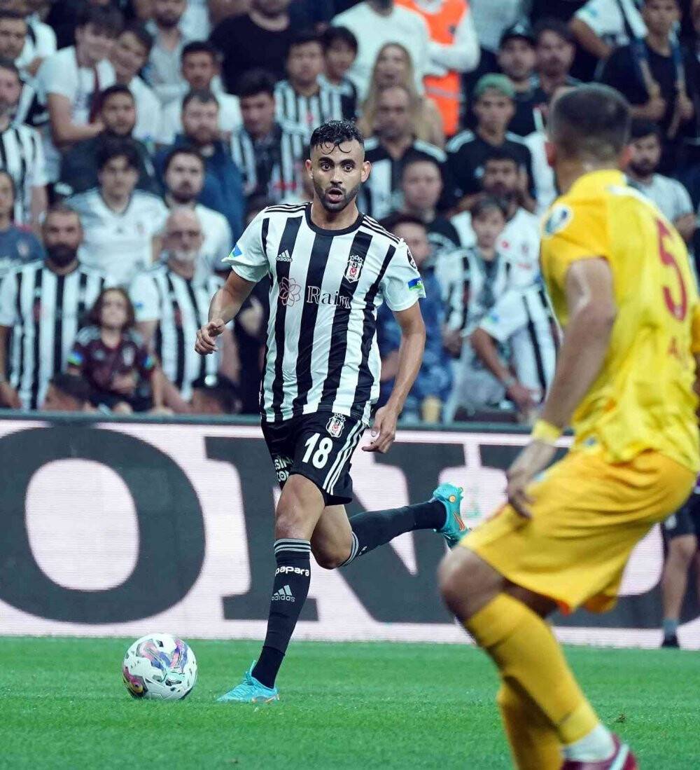 Rachid Ghezzal, 3 hafta sahalardan uzak kalacak