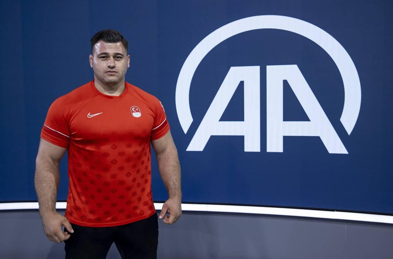 aa-20220818-28673899-28673897-riza-kayaalp-yeni-sampiyonluklarla-turk-gures-tarihine-gecmeye-calisacak.jpg