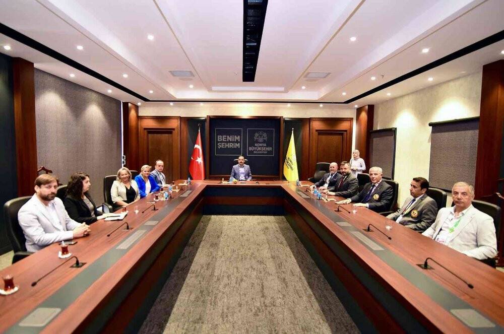 Dünya Karate Federasyonu Başkanı Antonio Espinos, Başkan Uğuz ve Başkan Altay'la buluştu