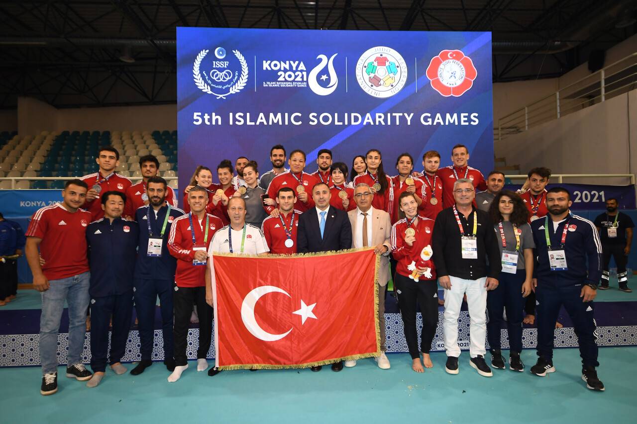 judo-mens-womens-medal-ceremony-17-08-2022-photographer-sedat-yilmaz-23.jpg