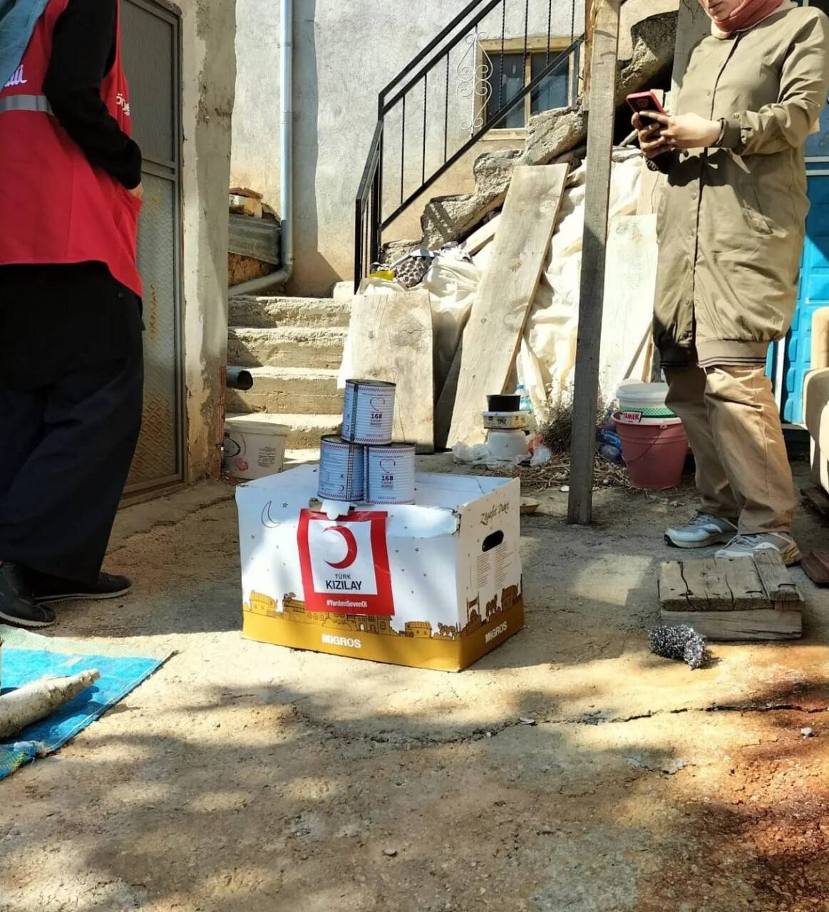 aa-20220819-28684924-28684919-turk-kizilayindan-huyukte-ihtiyac-sahiplerine-gida-kolisi-yardimi.jpg