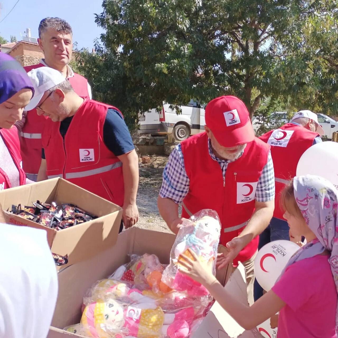 aa-20220819-28684924-28684922-turk-kizilayindan-huyukte-ihtiyac-sahiplerine-gida-kolisi-yardimi.jpg