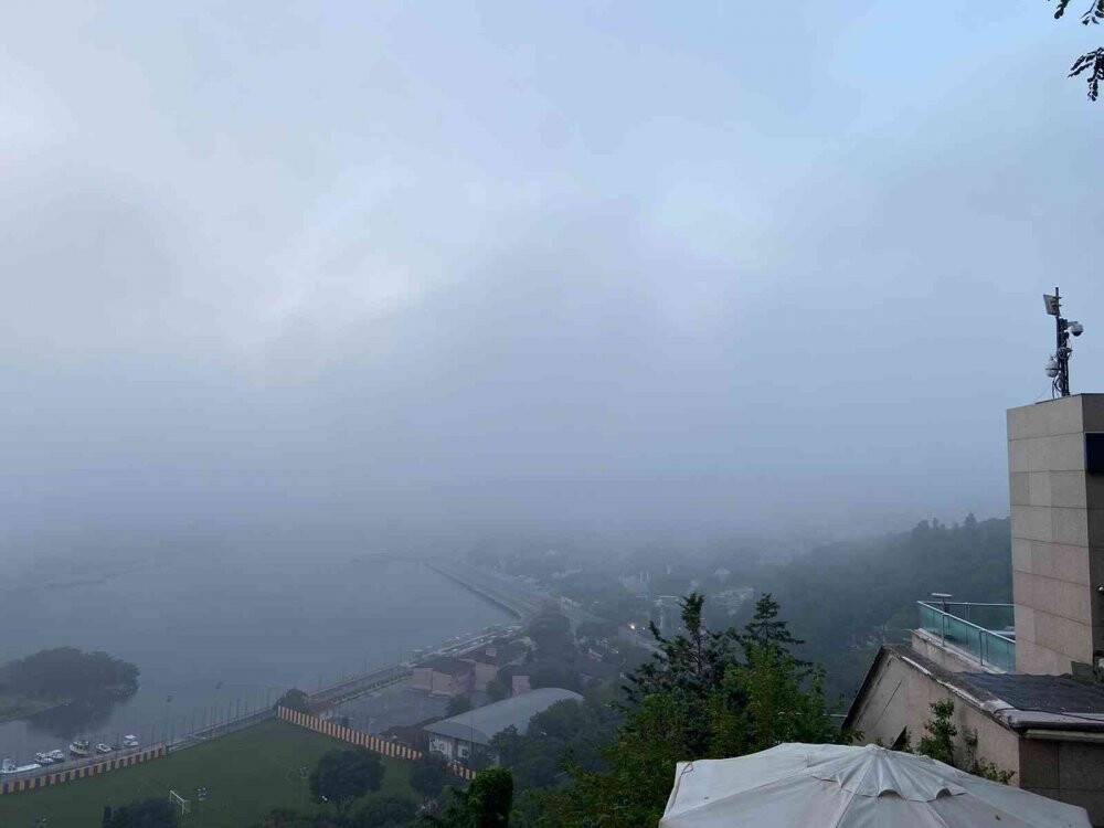 İstanbul’da sis etkili oldu: Haliç Köprüsü sisten kayboldu