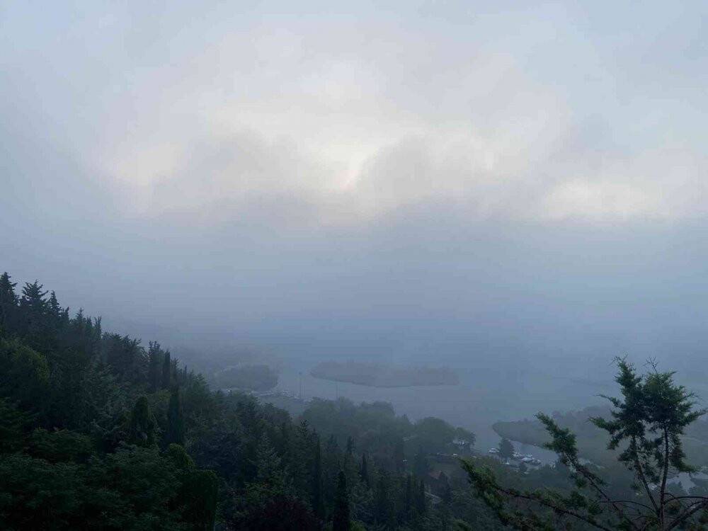 İstanbul’da sis etkili oldu: Haliç Köprüsü sisten kayboldu