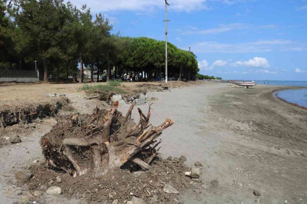 Karadeniz Samsun sahillerini yutmaya devam ediyor
