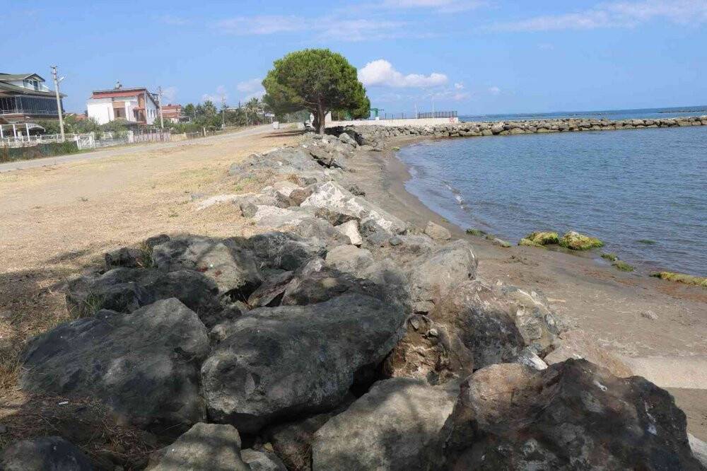 Karadeniz Samsun sahillerini yutmaya devam ediyor