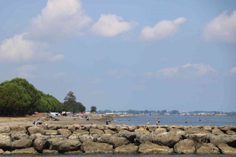 Karadeniz Samsun sahillerini yutmaya devam ediyor