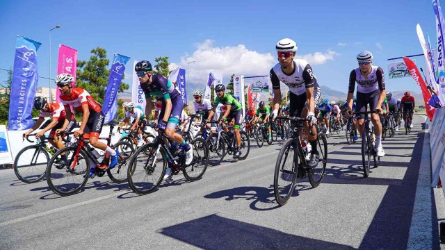 Usta bisikletçiler pedalları Develi’den Yahyalı’ya çevirdi