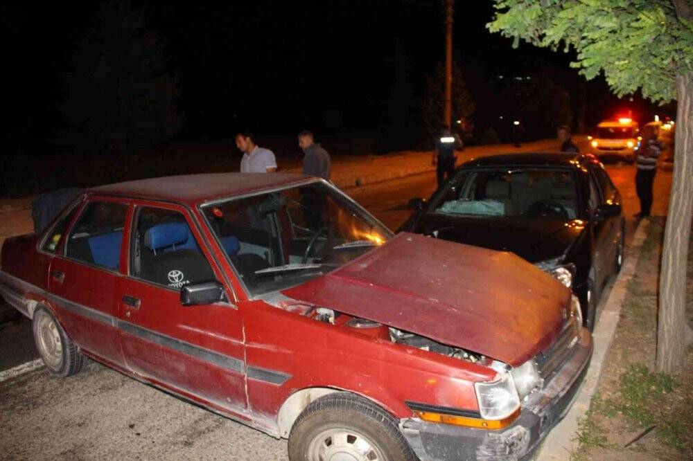 İki otomobilin çarpıştığı kazada 1 kişi yaralandı