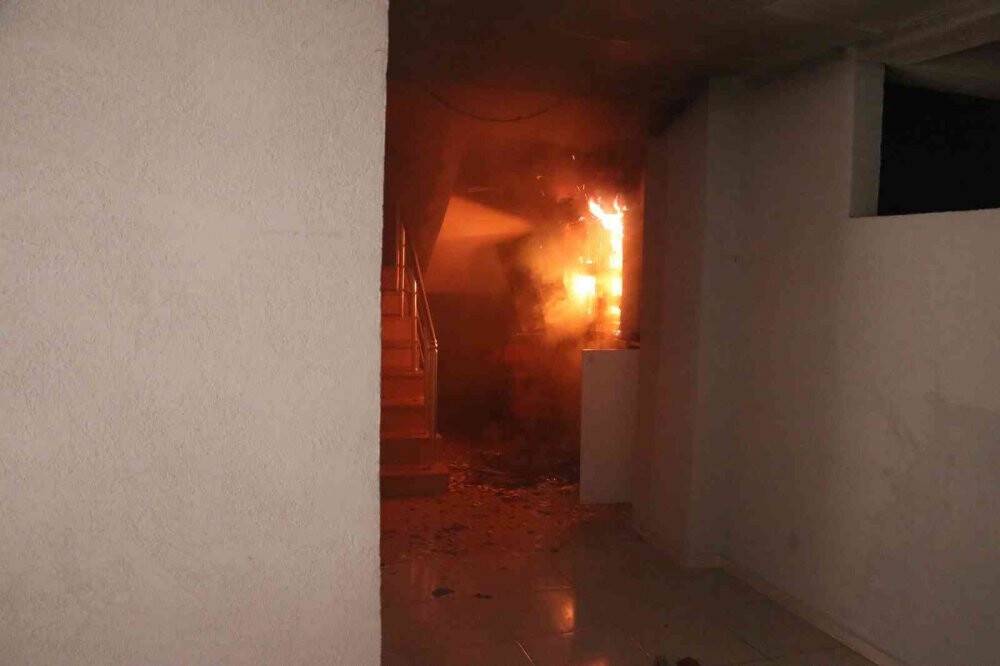 İtfaiye ekibi dumanların arasına dalıp kurtardı, mutluluğun fotoğrafı