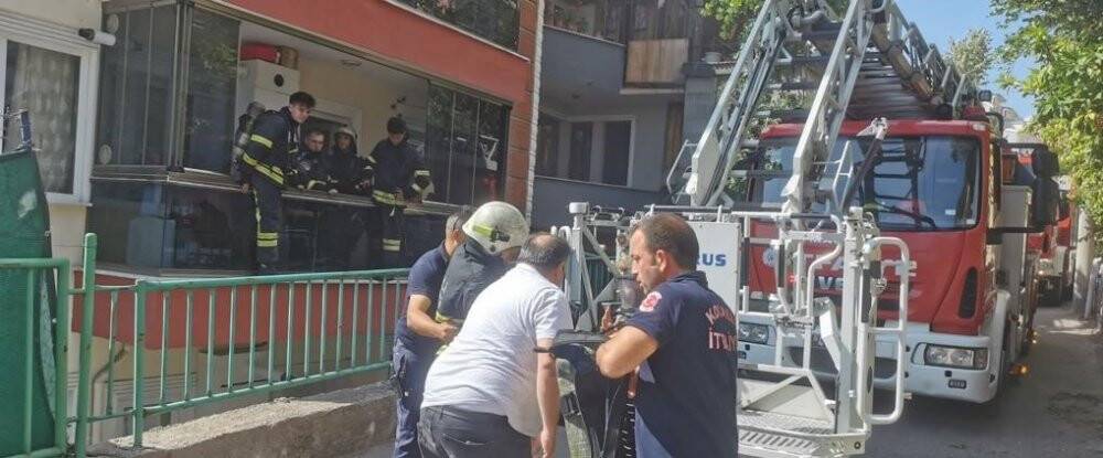 İtfaiye ekibi dumanların arasına dalıp kurtardı, mutluluğun fotoğrafı