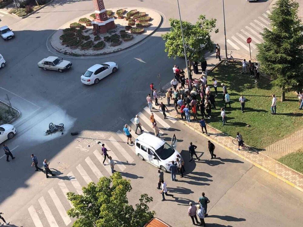 Konya'da kaza yapan motosiklet alev aldı