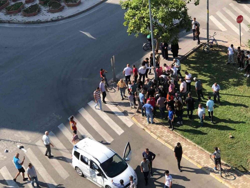 Konya'da kaza yapan motosiklet alev aldı