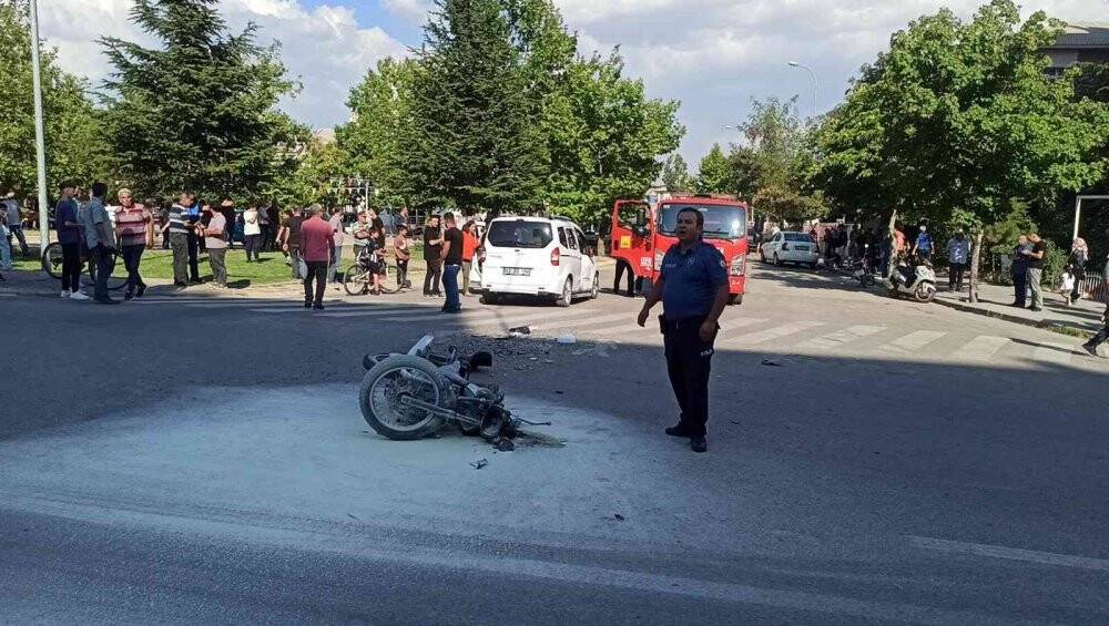 Konya'da kaza yapan motosiklet alev aldı