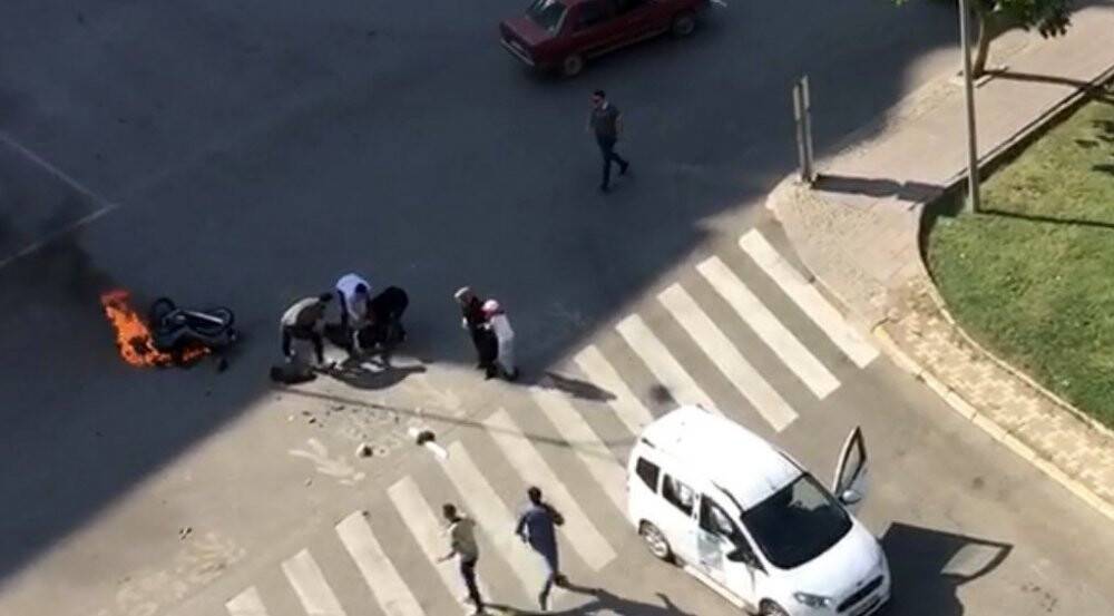 Konya'da kaza yapan motosiklet alev aldı