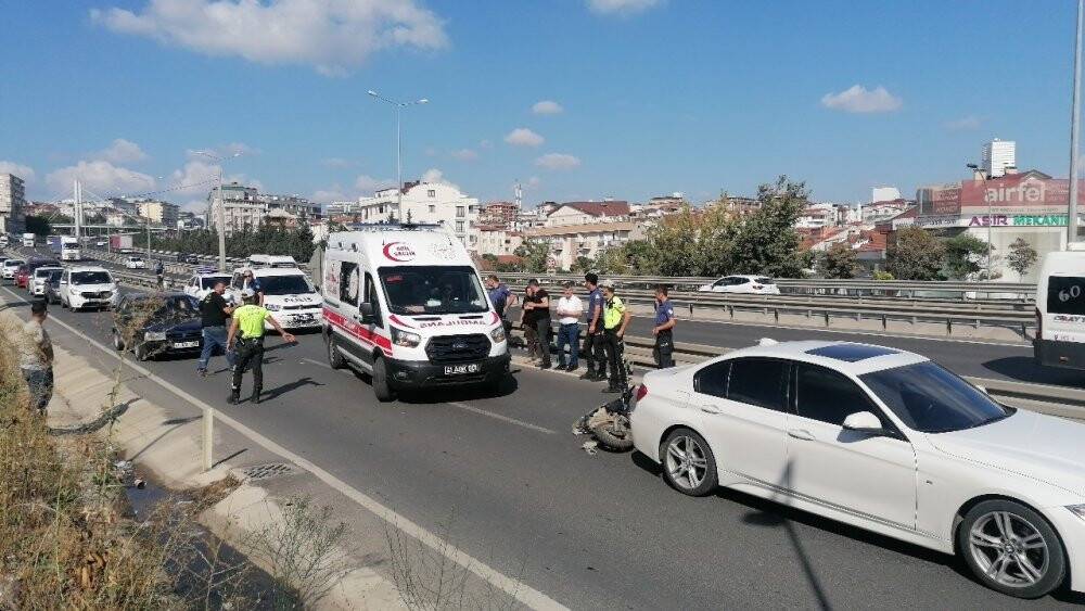 Otomobil ile çarpışan motosikletli ağır yaralandı