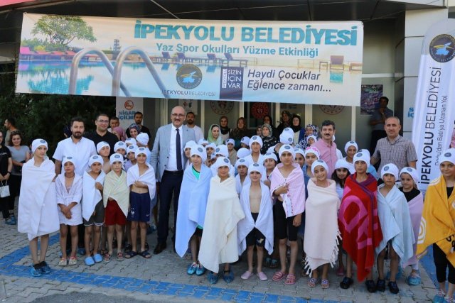 İpekyolu Belediyesinden çocuklar için yüzme kursu