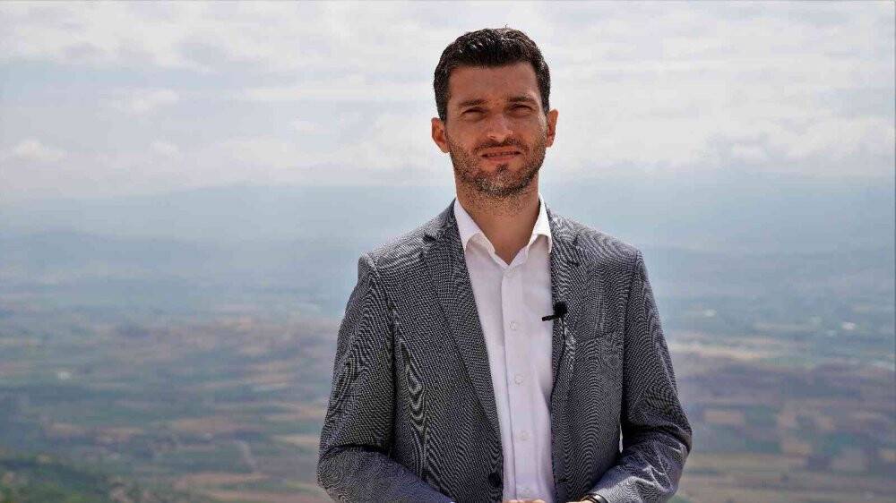 Yamaç paraşütü yarışları renkli görüntülere sahne oldu