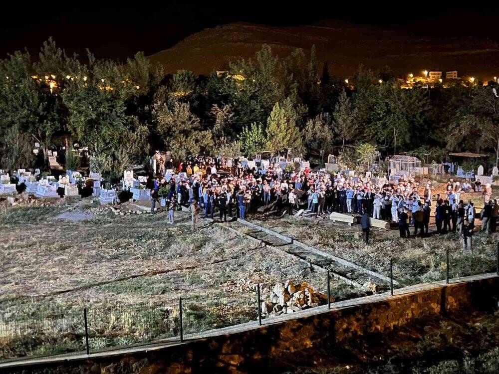 Bakan Soylu, Derik’teki kazada hayatını kaybedenlerin cenaze törenine katıldı