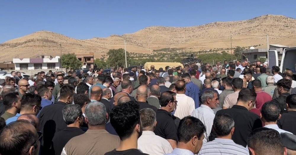 Bakan Soylu, tır kazasında hayatını kaybeden vatandaşların cenaze törenine katılmaya devam ediyor