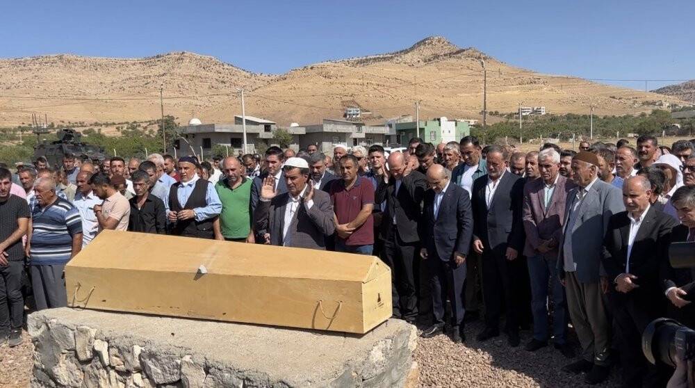 Bakan Soylu, tır kazasında hayatını kaybeden vatandaşların cenaze törenine katılmaya devam ediyor