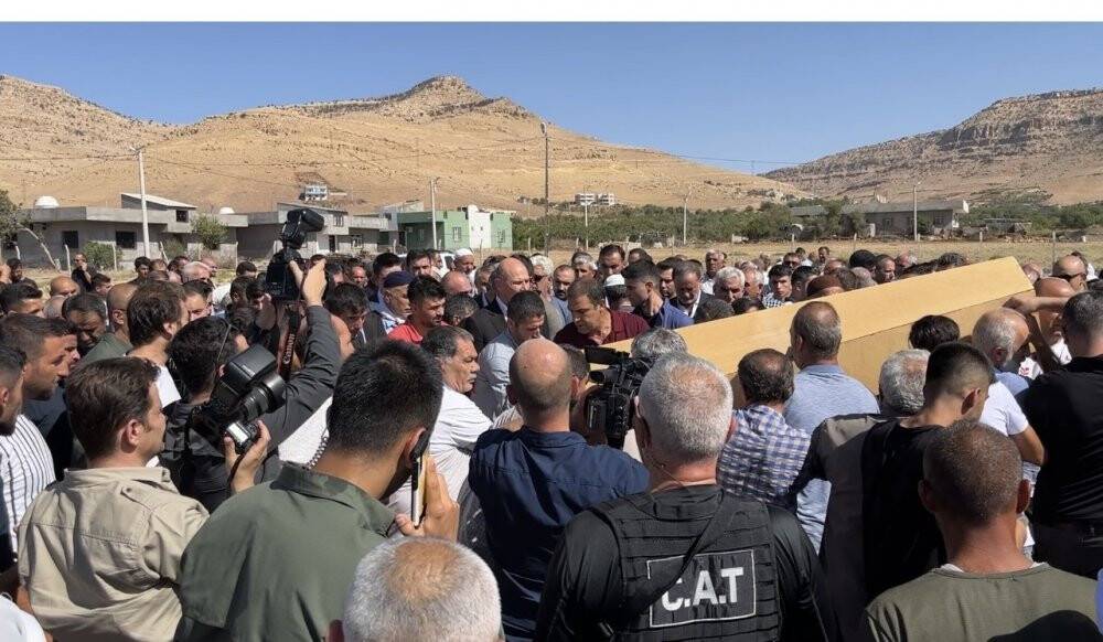 Bakan Soylu, tır kazasında hayatını kaybeden vatandaşların cenaze törenine katılmaya devam ediyor