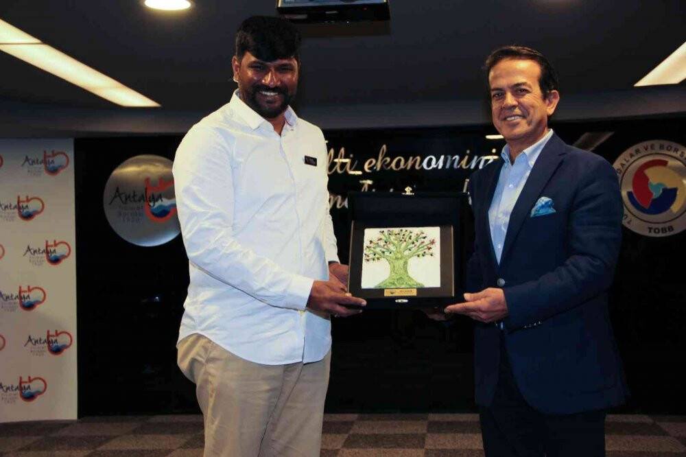 Hintli çiçek üreticilerinden iş birliği ziyareti